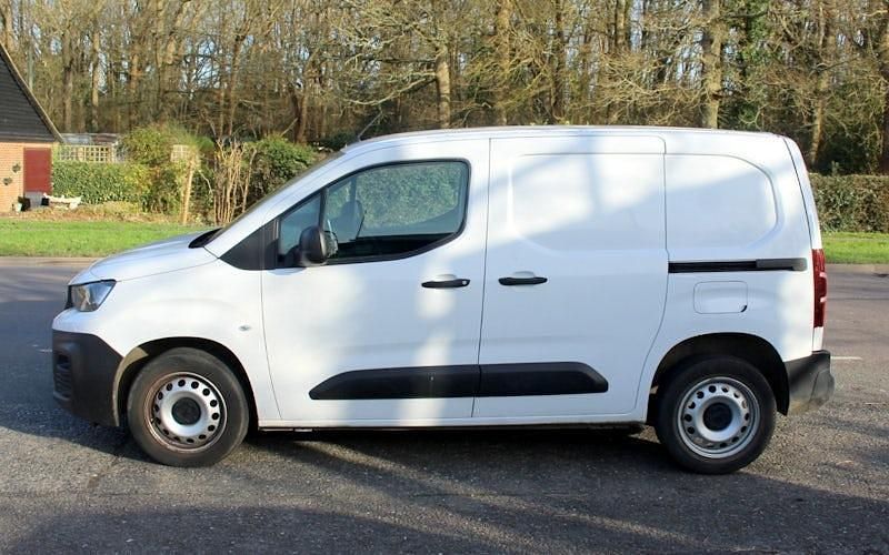 Used Peugeot Partner Premium 102 HP (75 kW) 2023 White MPV