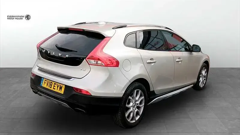 Used Volvo V40 Pro 152 HP (111 kW) 2018 Gold Hatchback