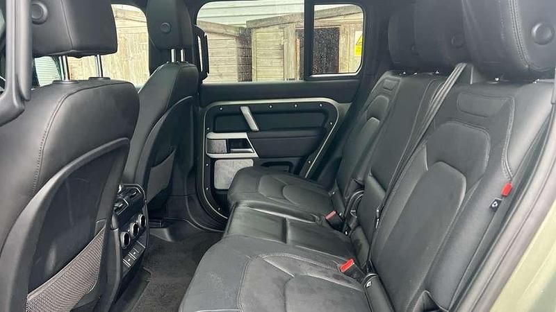 Used Land Rover Defender SE Dynamic 300 HP (220 kW) 2023 Green SUV