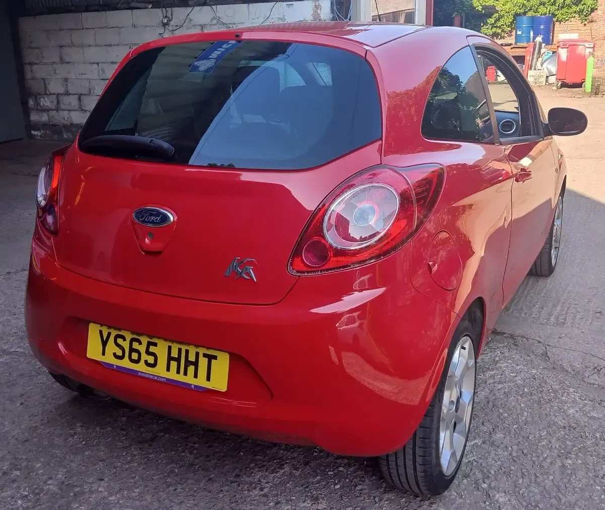 Used Ford Ka Zetec 69 HP (50 kW) 2015 Red Hatchback