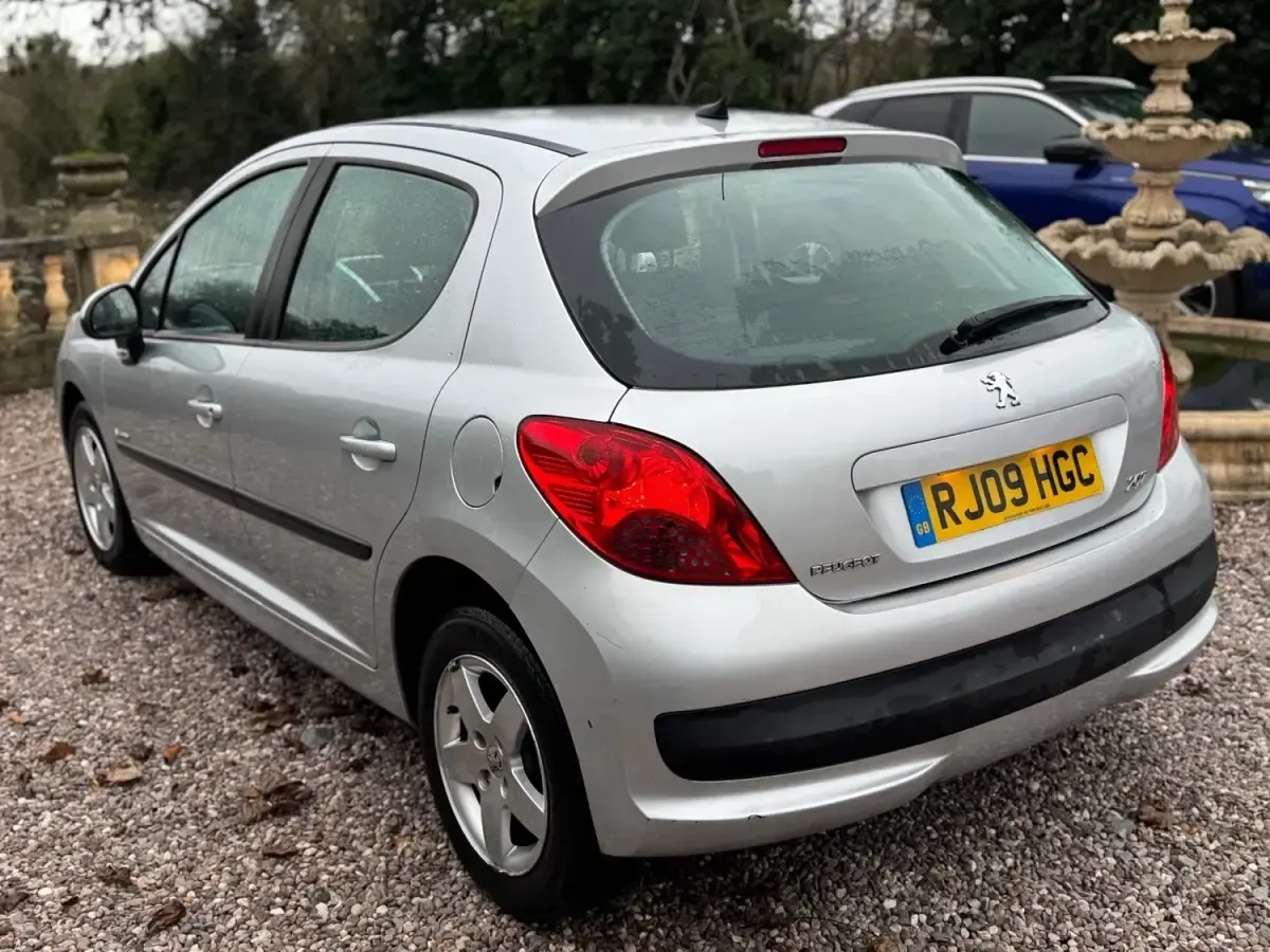 Second-hand Peugeot 207 2009 Argintiu Hatchback