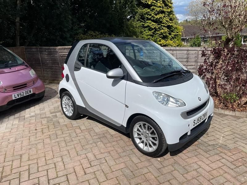 White Used 2009 Smart ForTwo Coupé Passion Coupe | £3,350 (Fair price) - Image 1/4