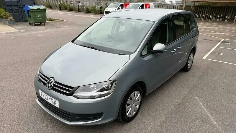 Begagnad VW Sharan S 140 HK (102 kW) 2013 Grå Minibuss