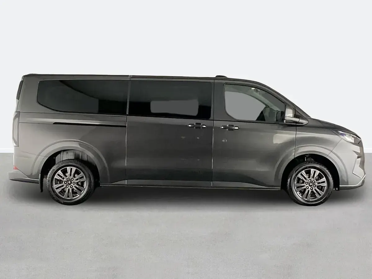 Used Ford Tourneo Custom Titanium 150 HP (110 kW) 2024 Grey Van