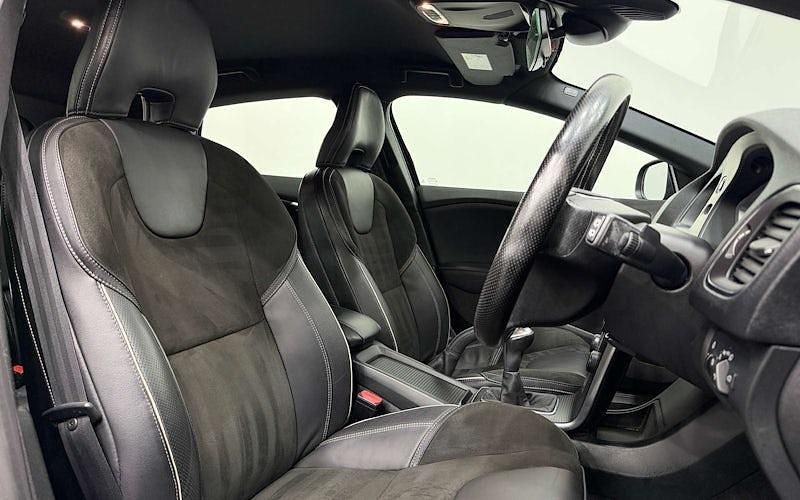 Used Volvo V40 R-Design 120 HP (88 kW) 2018 Black Hatchback