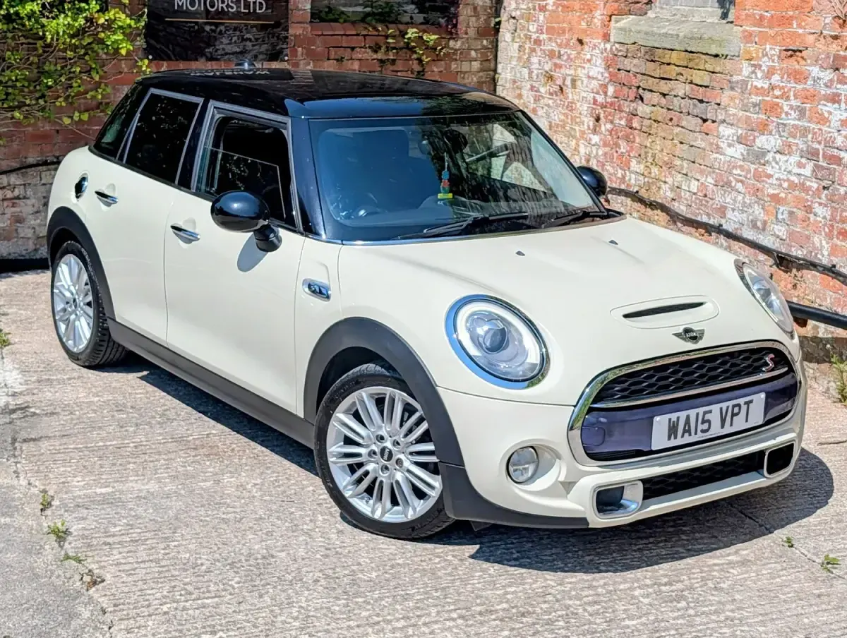 Used Mini Cooper S Hatch 2015 White Hatchback