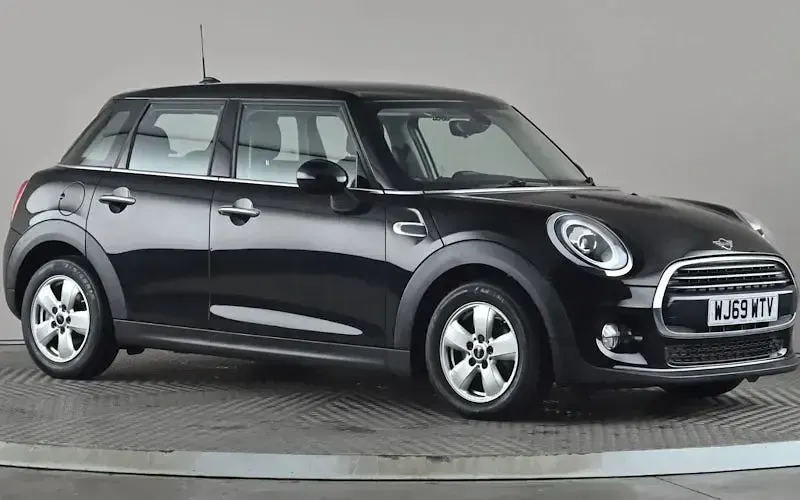 Usado Mini Cooper Classic 136 HP (100 kW) 2019 Citadino