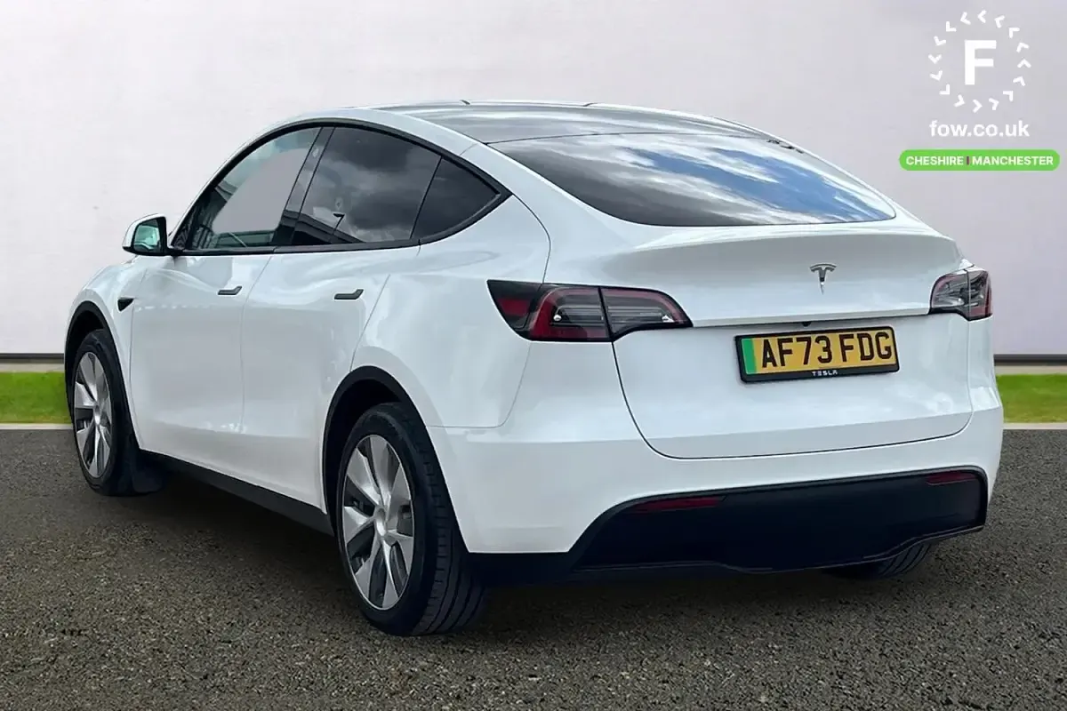 Begagnad Tesla Model Y RWD 219 kW (299 HK) 2023 Vit SUV