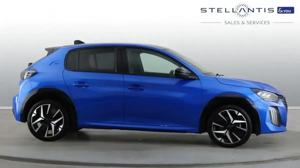 Used Peugeot 208 GT 99 HP (72 kW) 2025 Blue Hatchback