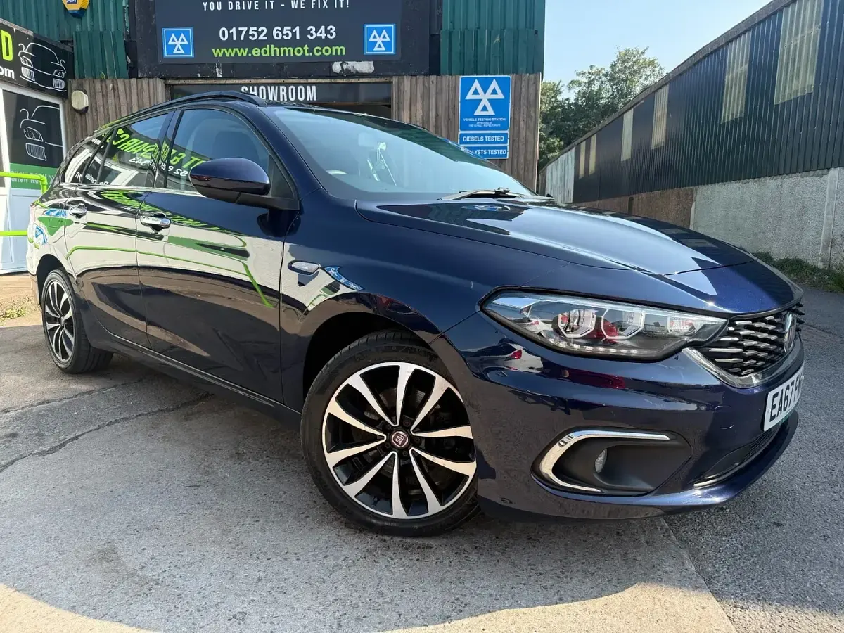 Used Fiat Tipo Lounge 95 HP (69 kW) 2017 Blue Estate