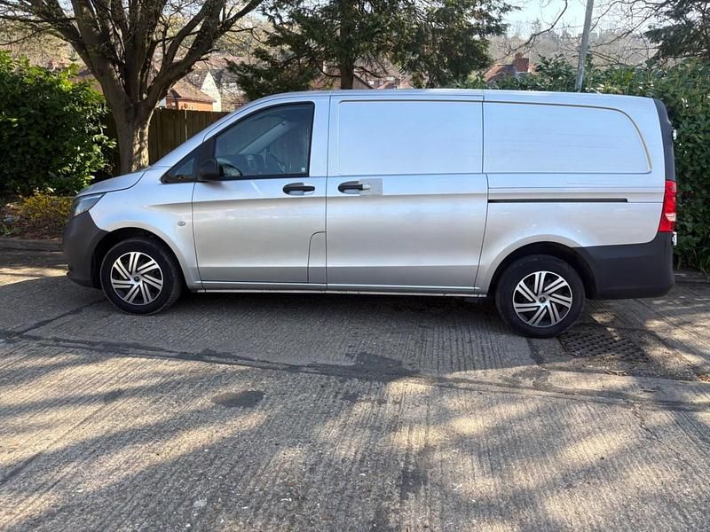 Begagnad Mercedes Vito 114 HK (83 kW) 2016 Silver Van