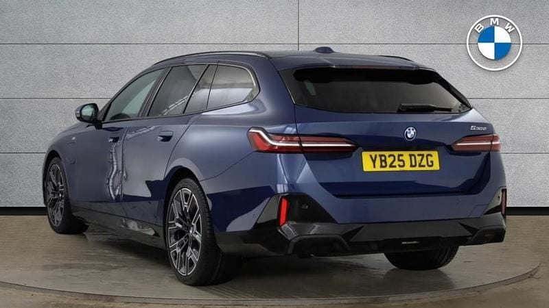 Used BMW 530e M Sport 295 HP (216 kW) 2025 Blue Estate