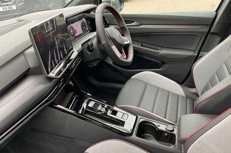 New VW Golf VIII 300 HP (220 kW) 2025