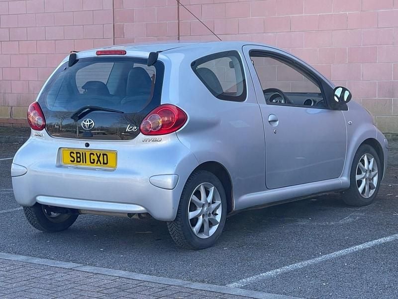 Used Toyota Aygo 68 HP (50 kW) 2011 Silver Hatchback