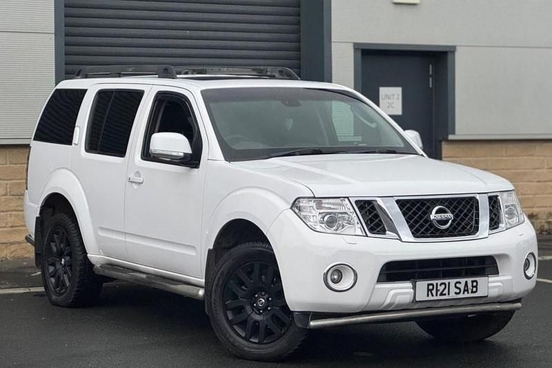 White Used 2013 Nissan Pathfinder Tekna SUV | £11,450 - Image 1/1