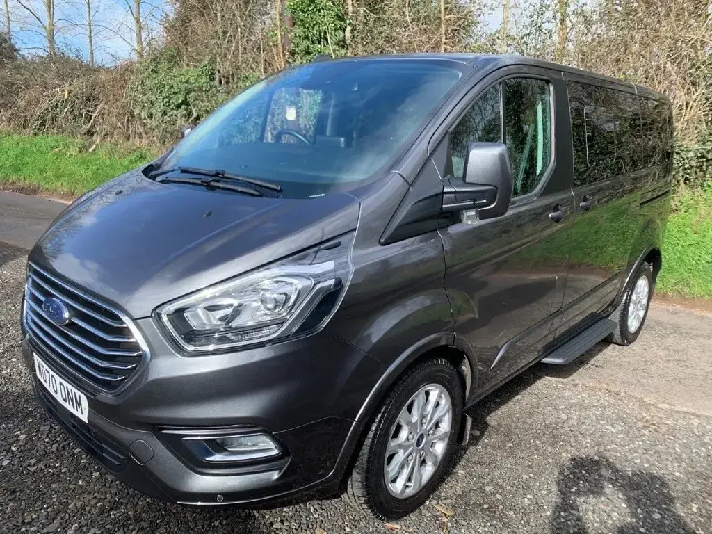 Begagnad Ford Tourneo Custom Titanium 130 HK (95 kW) 2021 Grå Van