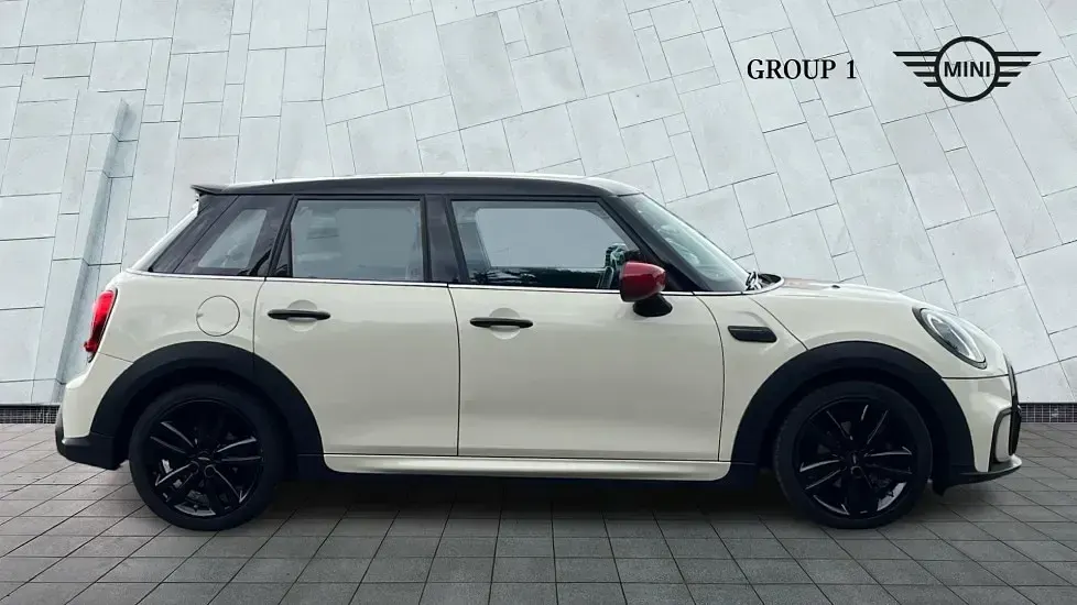 Used Mini Cooper Hatch 134 HP (98 kW) 2022 White Hatchback