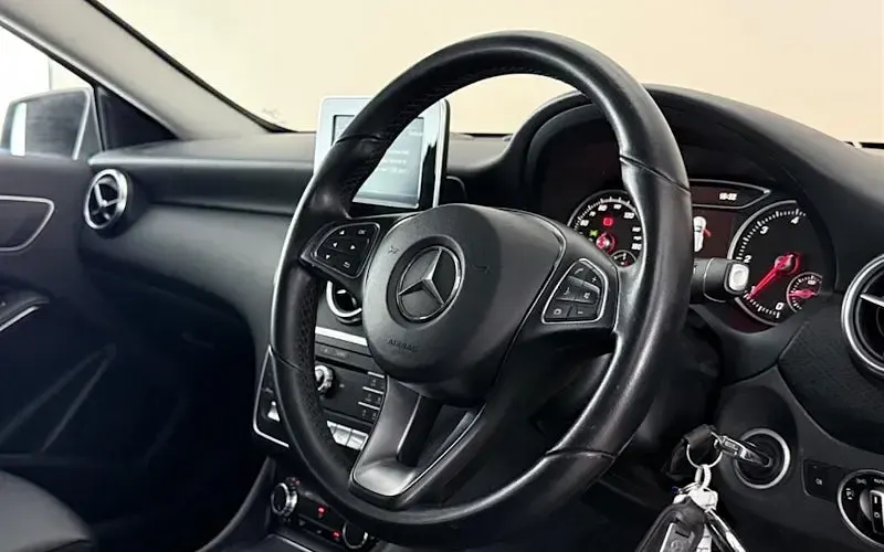 Used Mercedes A180 SE 109 HP (80 kW) 2018 Hatchback