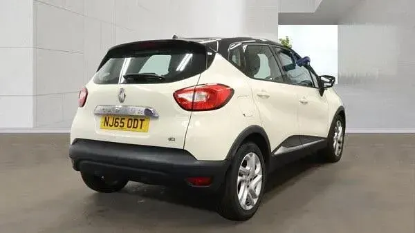 Used Renault Captur Dynamique 90 HP (66 kW) 2015 Cream/black SUV