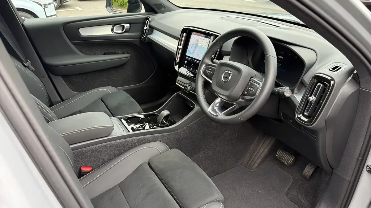 Used Volvo XC40 Plus 197 HP (144 kW) 2025 Grey SUV