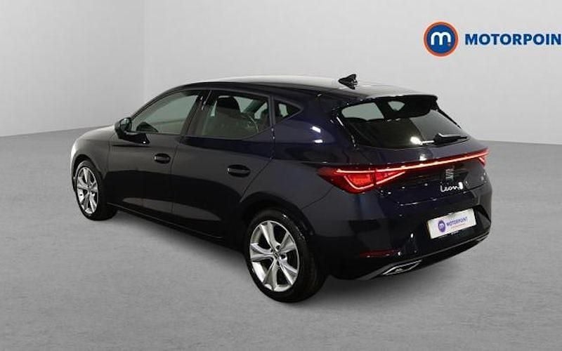 Used Seat Leon FR 131 HP (96 kW) 2023 Blue Hatchback
