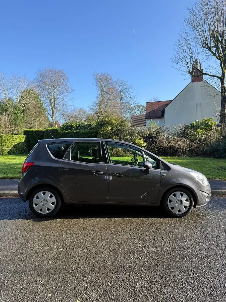 Second-hand Vauxhall Meriva 2011 Gri Monovolum