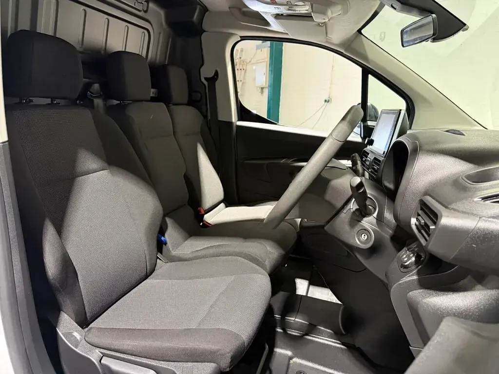 Used Vauxhall Combo S 100 HP (73 kW) 2024 White MPV