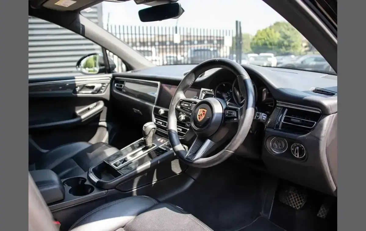 Used Porsche Macan 265 HP (194 kW) 2023 Black SUV