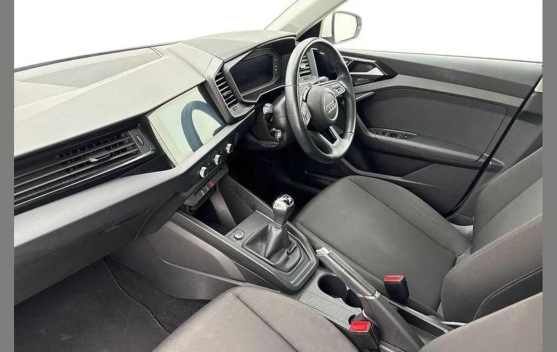 Used Audi A1 Design 94 HP (69 kW) 2021 White SUV