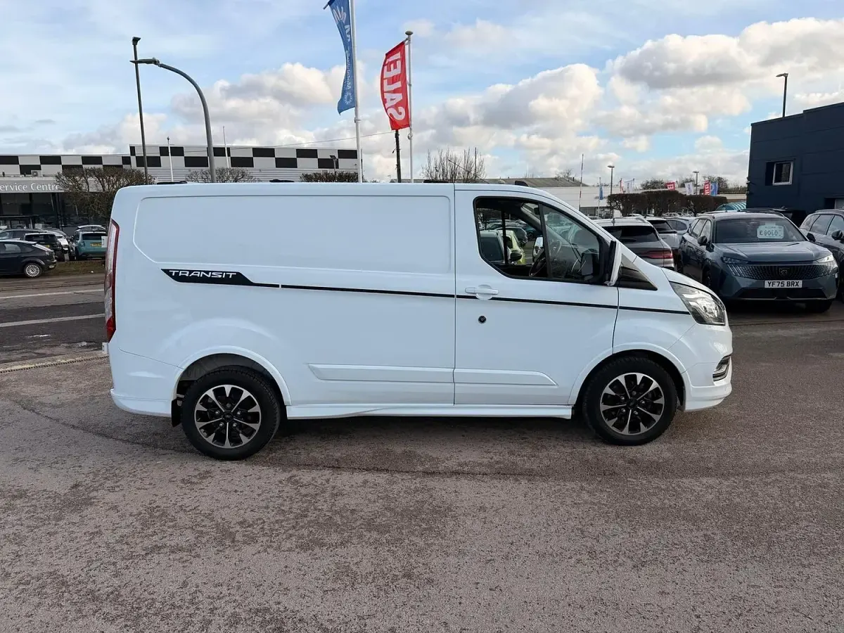 Käytetty Ford Transit Custom Sport 170 HP (125 kW) 2023 Valkoinen Van