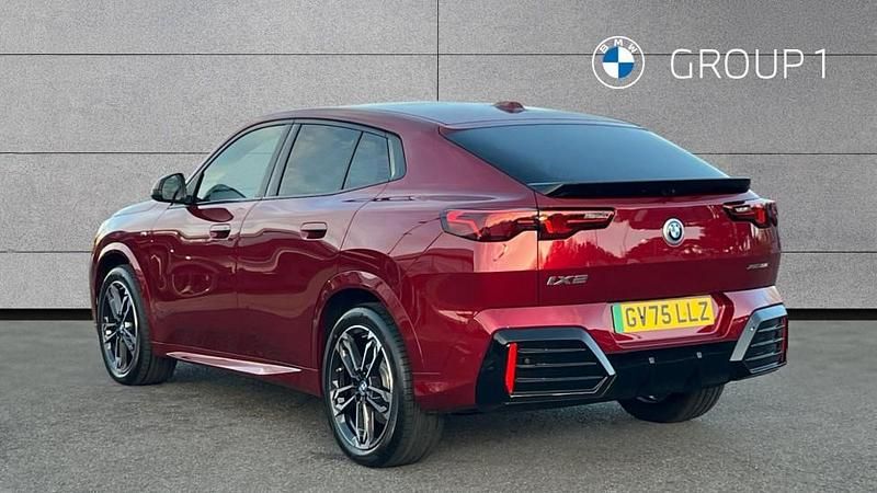 Usado BMW iX2 M Sport 227 kW (309 HP) 2025 Vermelho SUV