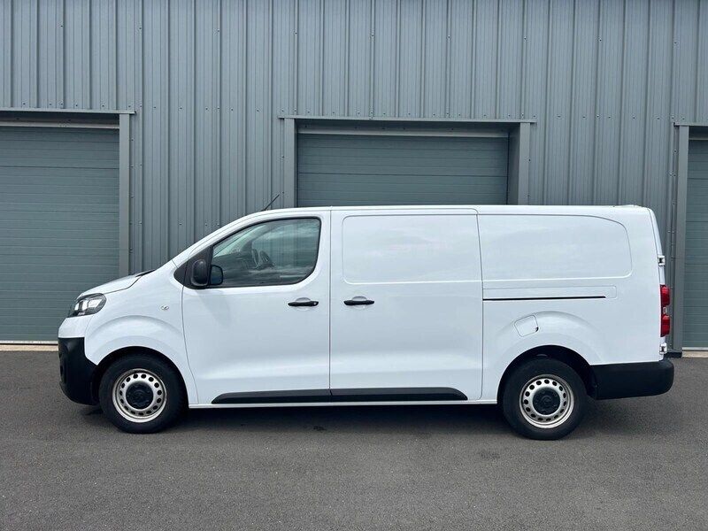 White Used 2022 Vauxhall Vivaro Van | £11,500 (Good price) - Image 1/4