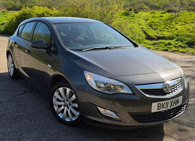 Second-hand Vauxhall Astra 2011 Gri Hatchback