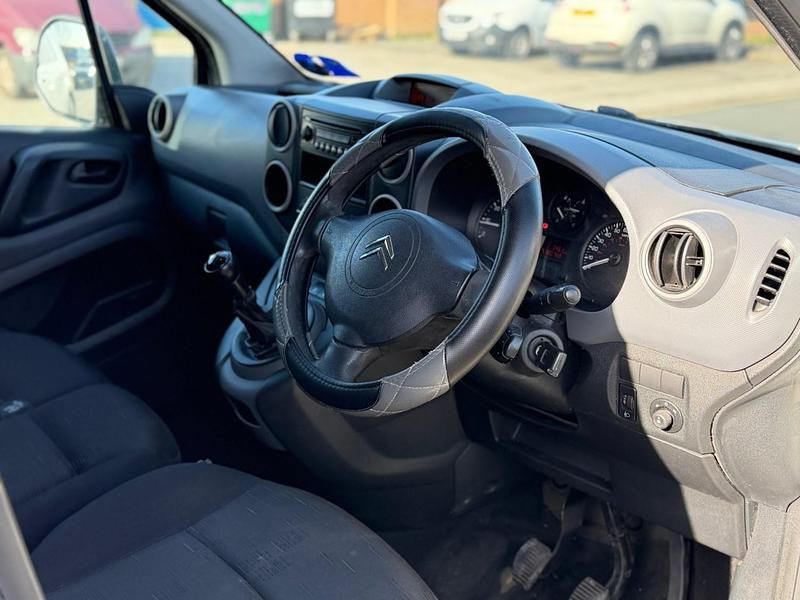 Used Citroën Berlingo 75 HP (55 kW) 2010 White MPV