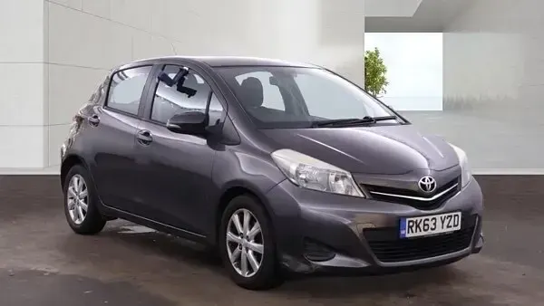 Used Toyota Yaris 90 HP (66 kW) 2013 Grey Hatchback
