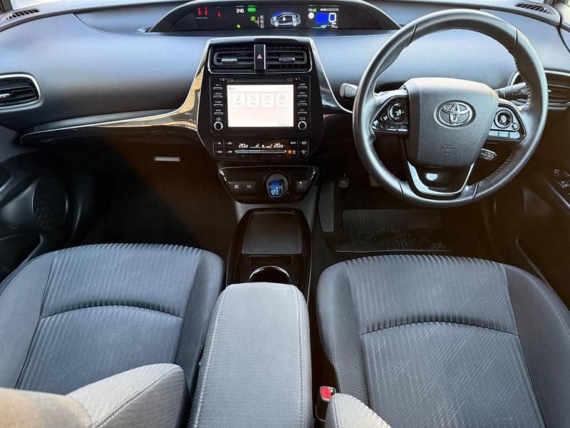 Used Toyota Prius Active 122 HP (89 kW) 2021 Blue Hatchback