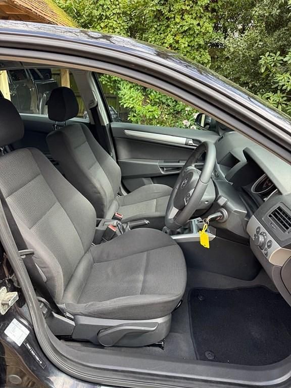 Used Vauxhall Astra 90 HP (66 kW) 2007 Black Hatchback