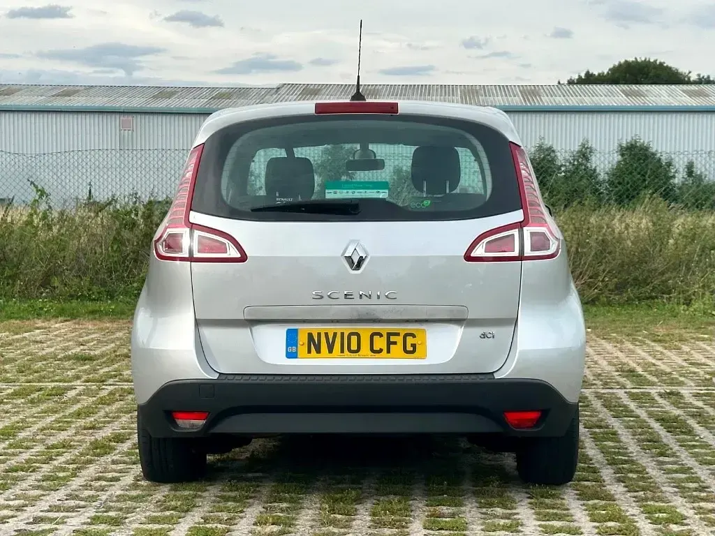 Used Renault Scénic Dynamique 2010 Silver MPV