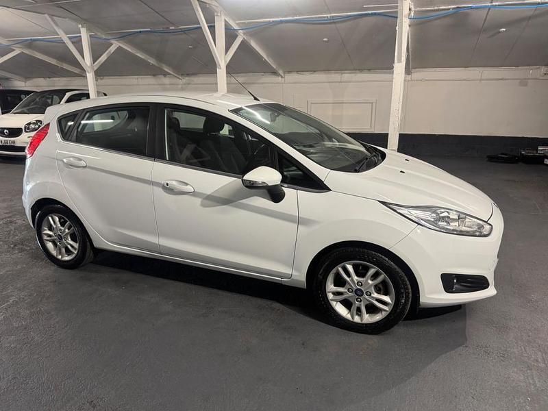 White Used 2016 Ford Fiesta Zetec Hatchback | £4,000 (Good price) - Image 1/4