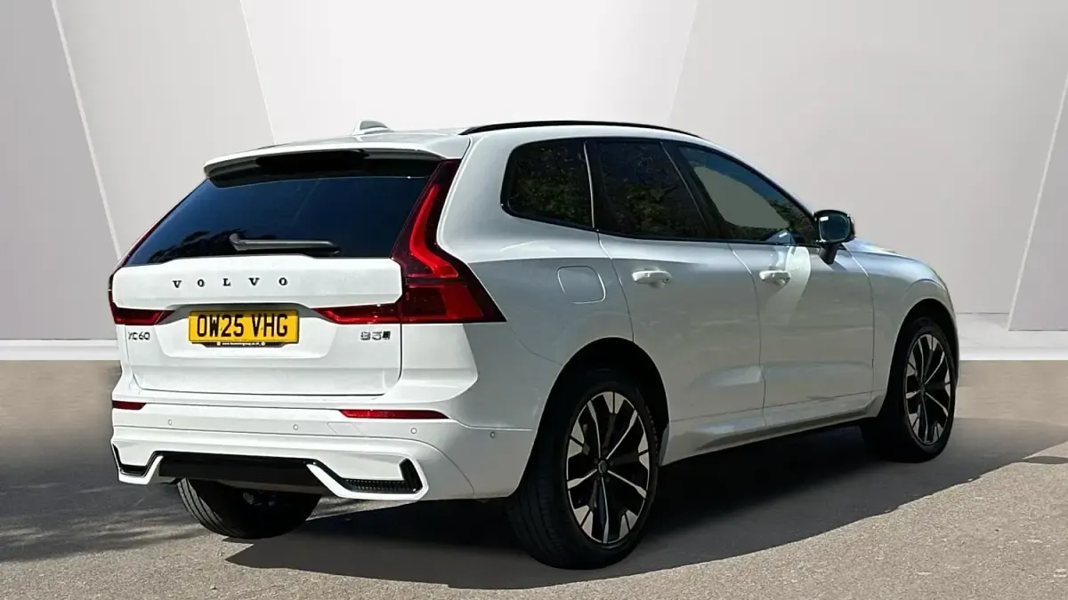 Używany Volvo XC60 Plus 250 KM (183 kW) 2025 Biały SUV