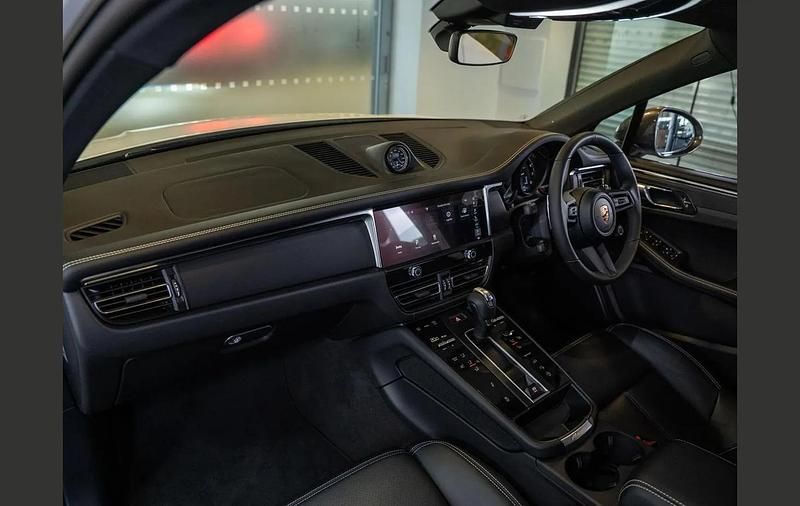 Used Porsche Macan 261 HP (191 kW) 2025 White SUV