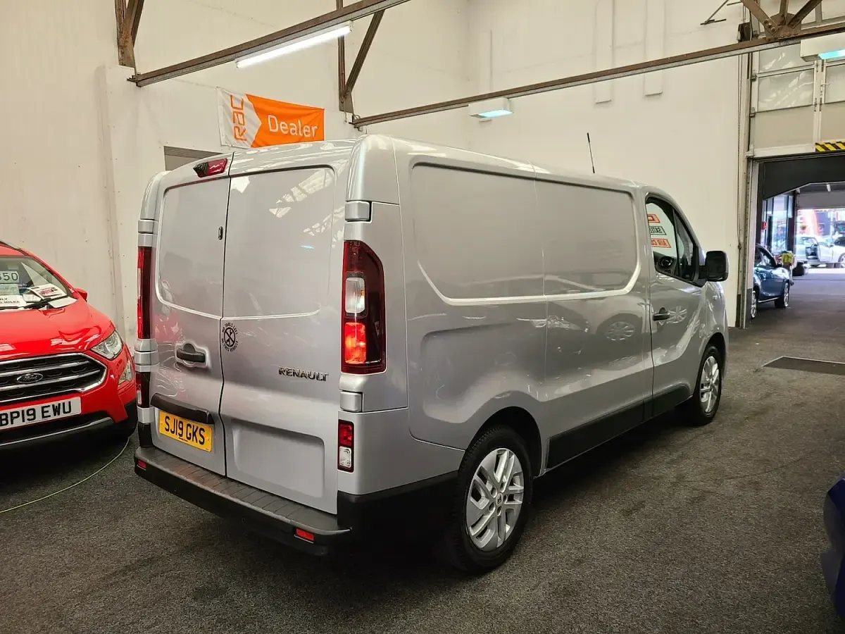Used Renault Trafic 2019 Silver MPV