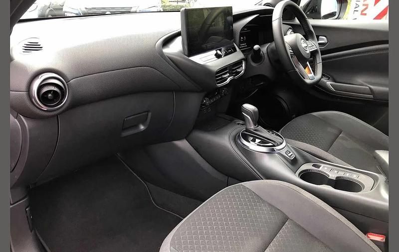 Used Nissan Juke N-Connecta 143 HP (105 kW) 2025 Red SUV