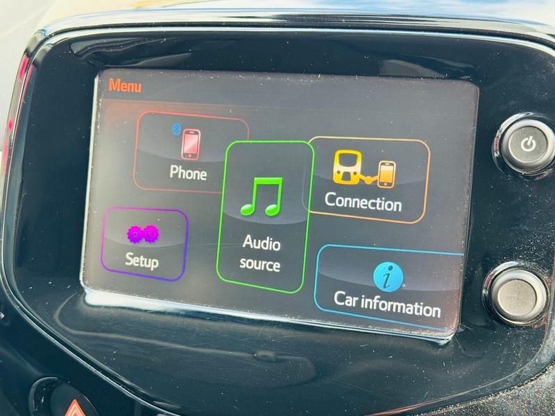 Used Toyota Aygo x-press 69 HP (50 kW) 2017 White Hatchback