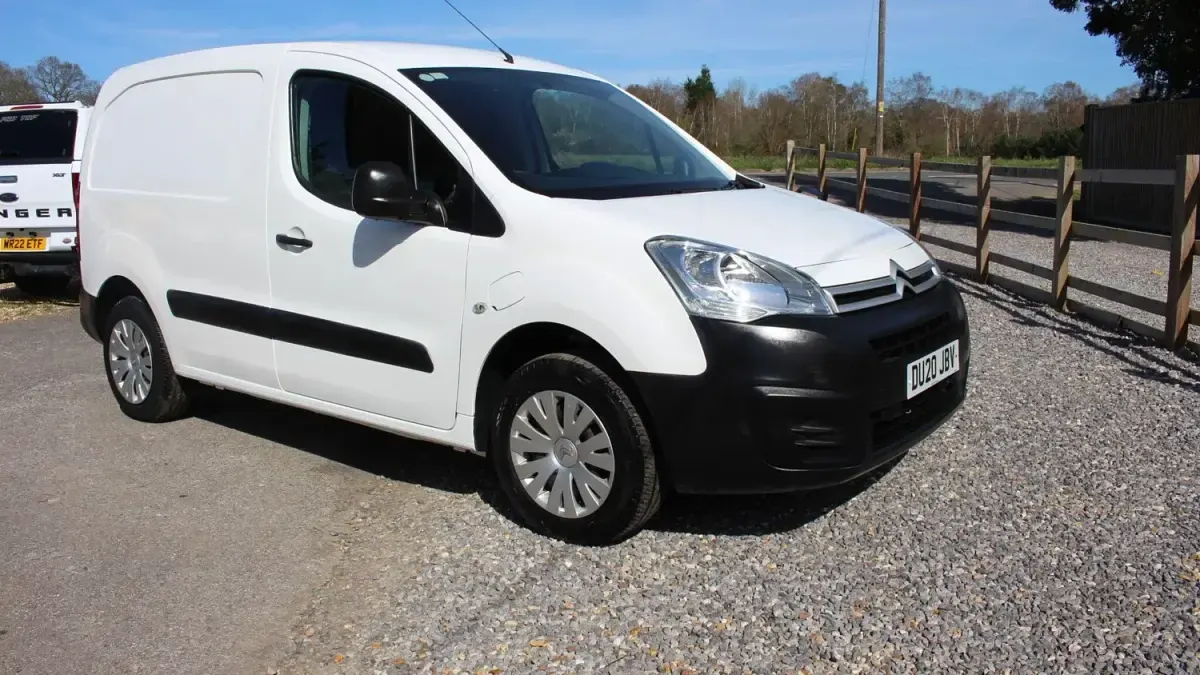 Używany Citroën Berlingo 100 kW (136 KM) 2020 Biały Minivan