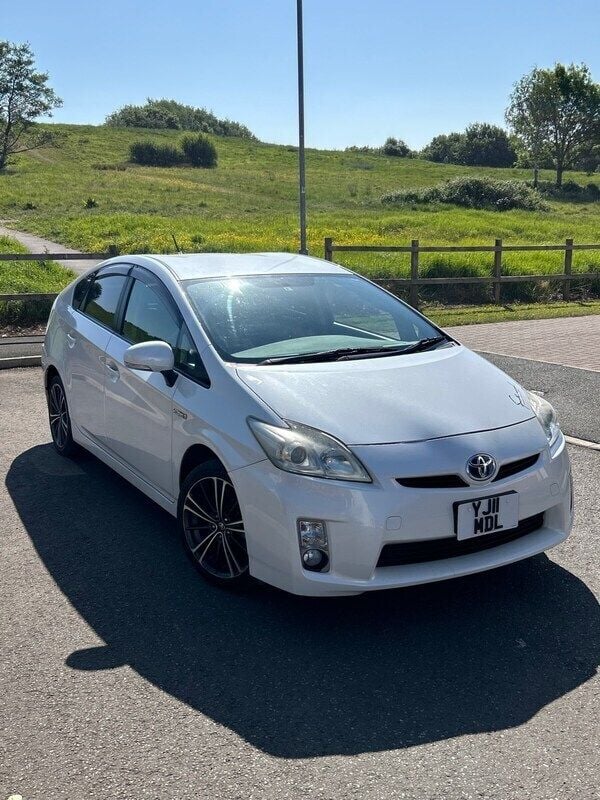 White Used 2011 Toyota Prius Hatchback | £4,499 (Good price) - Image 1/4