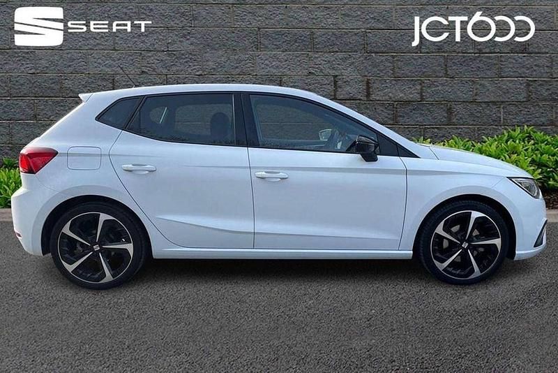 Used Seat Ibiza FR Sport 108 HP (79 kW) 2022 White Hatchback