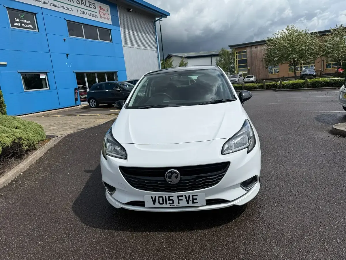 Used Vauxhall Corsa Edition 90 HP (66 kW) 2015 White Hatchback