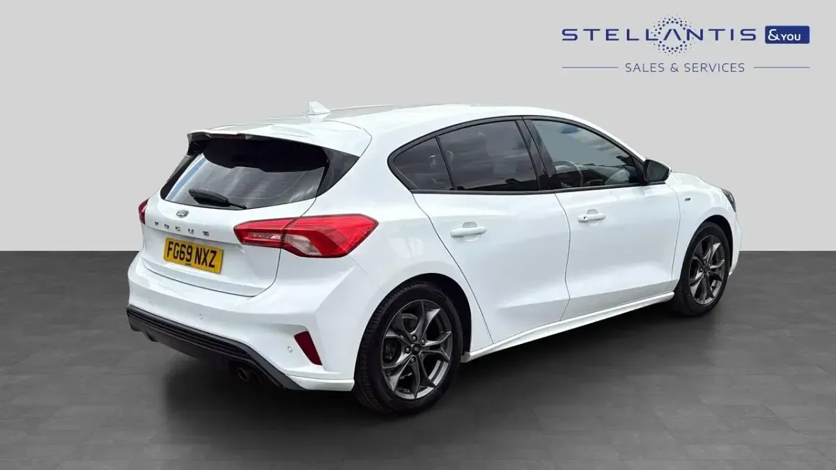 Used Ford Focus ST-Line 123 HP (90 kW) 2019 White Hatchback