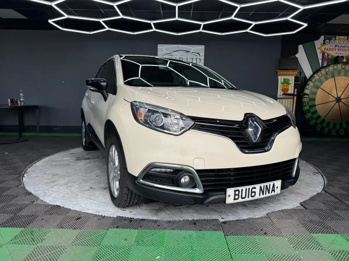 Usado Renault Captur Dynamique 90 CV (66 kW) 2016 Beige SUV
